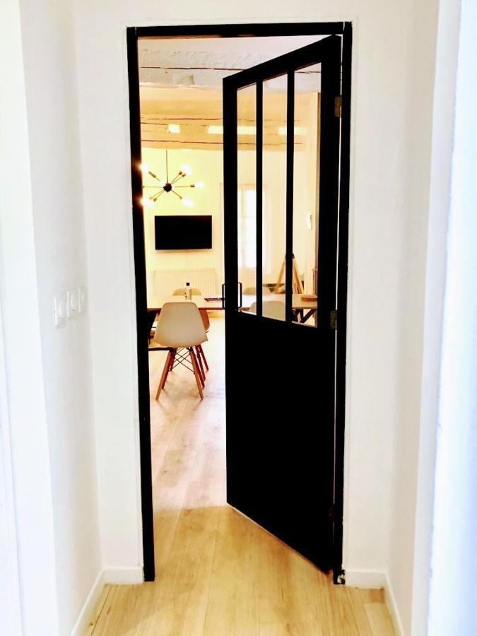 Une Maison Design Dans Le Centre Ville Фоа Екстериор снимка